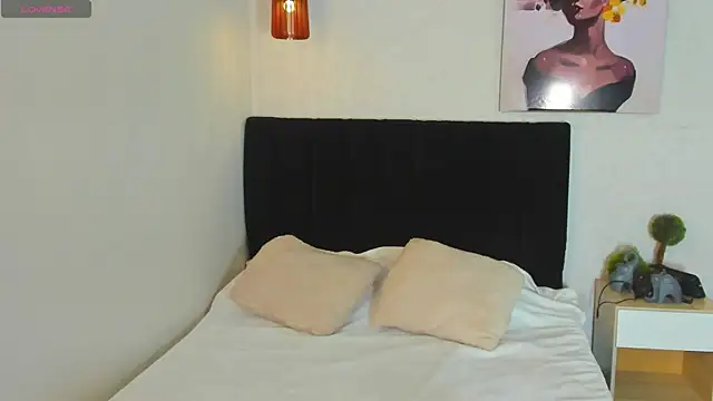 Scarlett  bell online show from 09/17/25, 01:24