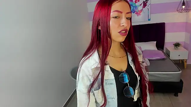 Snapshot of Scarlett__bell chatting on 02/05/26, 01:18 Scarlett bell online show from 02/05/26, 01:18