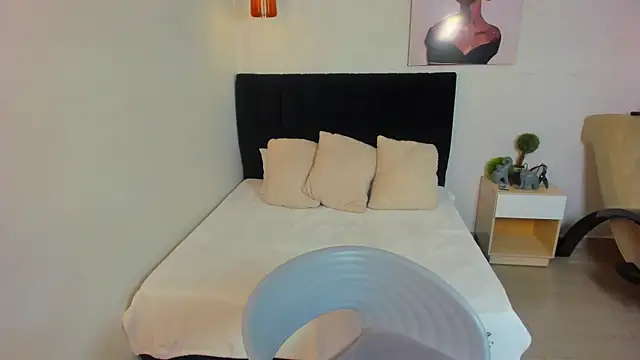 Scarlett  bell online show from 10/10/25, 01:34