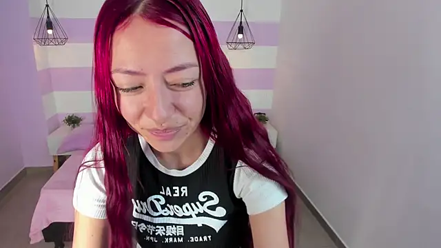 Snapshot of Scarlett__bell chatting on 12/22/25, 01:22 Scarlett bell online show from 12/22/25, 01:22