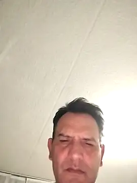 Snapshot of RogueTraveler chatting on 02/27/25, 12:25 RogueTraveler online show from 02/27/25, 12:25