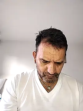 Snapshot of RogueTraveler chatting on 02/02/25, 09:23 RogueTraveler online show from 02/02/25, 09:23