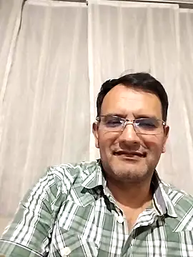 Snapshot of RogueTraveler chatting on 03/04/25, 02:27 RogueTraveler online show from 03/04/25, 02:27