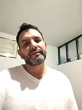 Snapshot of RogueTraveler chatting on 02/13/25, 12:02 RogueTraveler online show from 02/13/25, 12:02