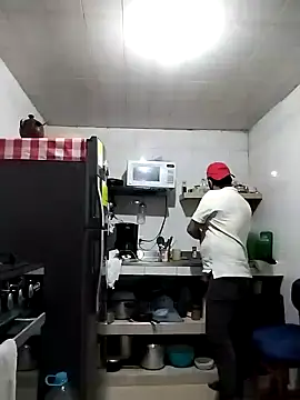 Snapshot of RogueTraveler chatting on 01/22/25, 12:38 RogueTraveler online show from 01/22/25, 12:38