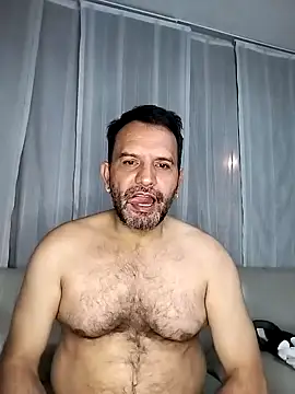 Snapshot of RogueTraveler chatting on 02/08/25, 02:36 RogueTraveler online show from 02/08/25, 02:36