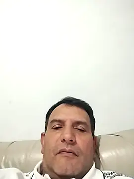 Snapshot of RogueTraveler chatting on 03/03/25, 02:54 RogueTraveler online show from 03/03/25, 02:54