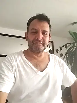 Snapshot of RogueTraveler chatting on 02/25/25, 03:20 RogueTraveler online show from 02/25/25, 03:20