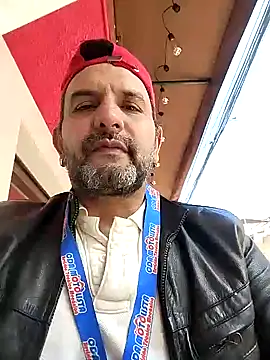 Snapshot of RogueTraveler chatting on 01/21/25, 04:37 RogueTraveler online show from 01/21/25, 04:37