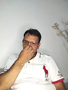 Snapshot of RogueTraveler chatting on 03/03/25, 05:58 RogueTraveler online show from 03/03/25, 05:58