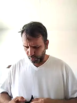 Snapshot of RogueTraveler chatting on 01/22/25, 04:02 RogueTraveler online show from 01/22/25, 04:02