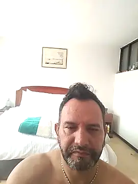 Snapshot of RogueTraveler chatting on 02/14/25, 05:03 RogueTraveler online show from 02/14/25, 05:03