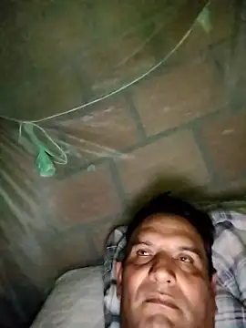 Snapshot of RogueTraveler chatting on 01/19/26, 04:38 RogueTraveler online show from 01/19/26, 04:38