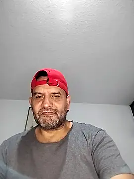 Snapshot of RogueTraveler chatting on 09/24/25, 03:02 RogueTraveler online show from 09/24/25, 03:02