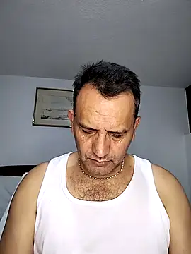 Snapshot of RogueTraveler chatting on 11/06/25, 03:32 RogueTraveler online show from 11/06/25, 03:32