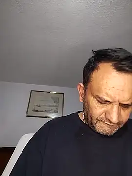 Snapshot of RogueTraveler chatting on 11/02/25, 03:22 RogueTraveler online show from 11/02/25, 03:22