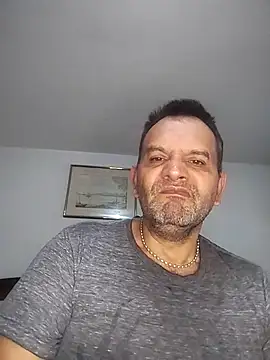 Snapshot of RogueTraveler chatting on 10/11/25, 03:51 RogueTraveler online show from 10/11/25, 03:51