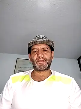 Snapshot of RogueTraveler chatting on 09/25/25, 03:34 RogueTraveler online show from 09/25/25, 03:34