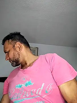 Snapshot of RogueTraveler chatting on 10/03/25, 03:09 RogueTraveler online show from 10/03/25, 03:09