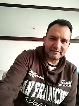 Snapshot of RogueTraveler chatting on 11/13/25, 07:40 RogueTraveler online show from 11/13/25, 07:40