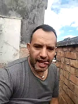 Snapshot of RogueTraveler chatting on 09/23/25, 02:46 RogueTraveler online show from 09/23/25, 02:46