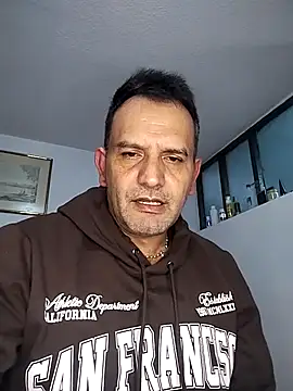 Snapshot of RogueTraveler chatting on 11/04/25, 03:43 RogueTraveler online show from 11/04/25, 03:43