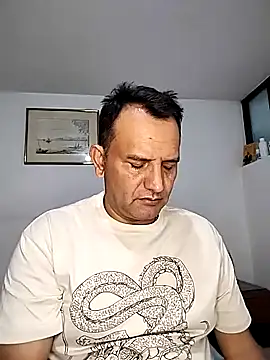 Snapshot of RogueTraveler chatting on 11/07/25, 03:44 RogueTraveler online show from 11/07/25, 03:44