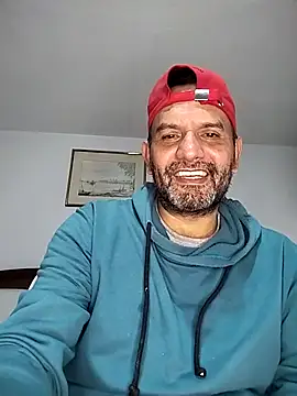 Snapshot of RogueTraveler chatting on 10/01/25, 03:11 RogueTraveler online show from 10/01/25, 03:11