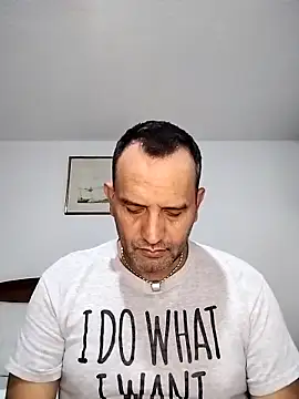 Snapshot of RogueTraveler chatting on 09/18/25, 02:58 RogueTraveler online show from 09/18/25, 02:58