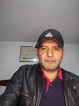 Snapshot of RogueTraveler chatting on 10/16/25, 03:48 RogueTraveler online show from 10/16/25, 03:48