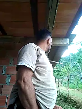 Snapshot of RogueTraveler chatting on 01/06/26, 10:03 RogueTraveler online show from 01/06/26, 10:03