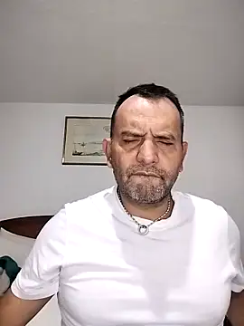 Snapshot of RogueTraveler chatting on 09/20/25, 03:44 RogueTraveler online show from 09/20/25, 03:44