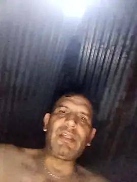 Snapshot of RogueTraveler chatting on 01/17/26, 04:16 RogueTraveler online show from 01/17/26, 04:16