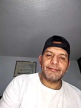 Snapshot of RogueTraveler chatting on 10/31/25, 03:25 RogueTraveler online show from 10/31/25, 03:25