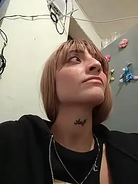 Snapshot of Dani_pegin chatting on 12/17/25, 01:10 Dani pegin online show from 12/17/25, 01:10