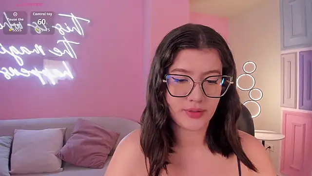 Snapshot of AmberFarrell chatting on 02/09/26, 08:18 AmberFarrell online show from 02/09/26, 08:18