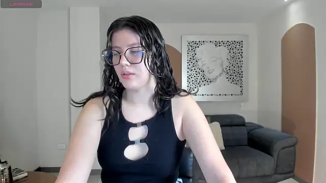Snapshot of AmberFarrell chatting on 06/04/26, 08:57 AmberFarrell online show from 06/04/26, 08:57