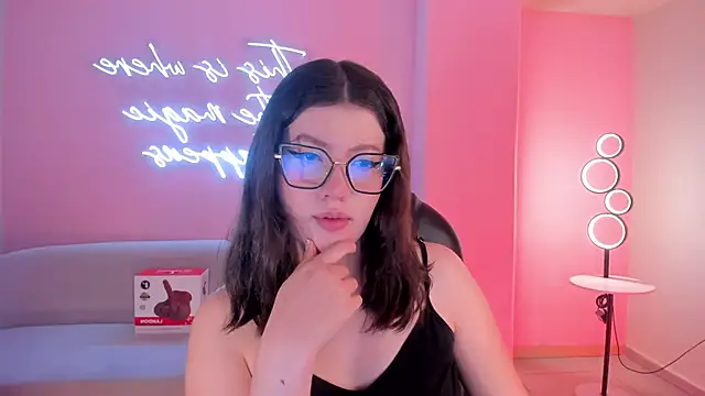 Snapshot of AmberFarrell chatting on 01/31/26, 08:07 AmberFarrell online show from 01/31/26, 08:07