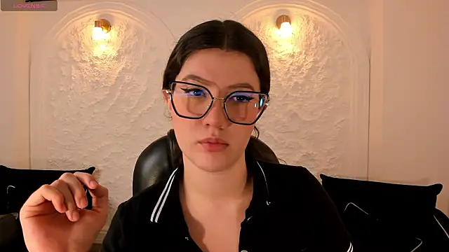 Snapshot of AmberFarrell chatting on 02/18/26, 07:54 AmberFarrell online show from 02/18/26, 07:54