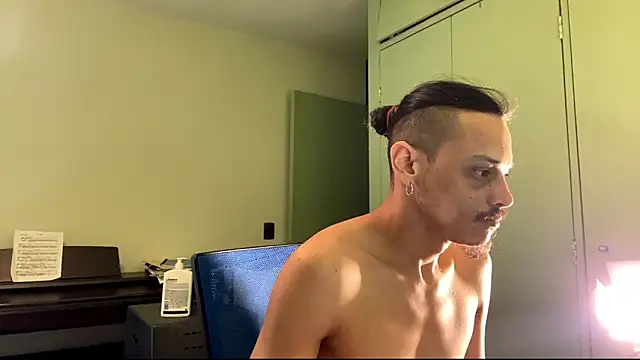 Snapshot of villanocat chatting on 09/30/25, 04:02 villanocat online show from 09/30/25, 04:02