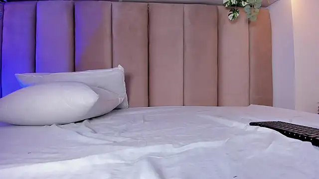 Snapshot of shysweets chatting on 03/15/25, 09:38 shysweets online show from 03/15/25, 09:38