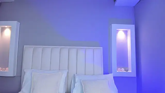 HannaPaola online show from 10/17/25, 10:44