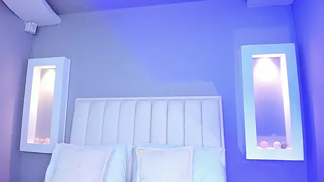 HannaPaola online show from 10/28/25, 10:31