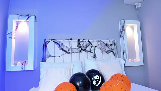 HannaPaola online show from 10/30/25, 10:39