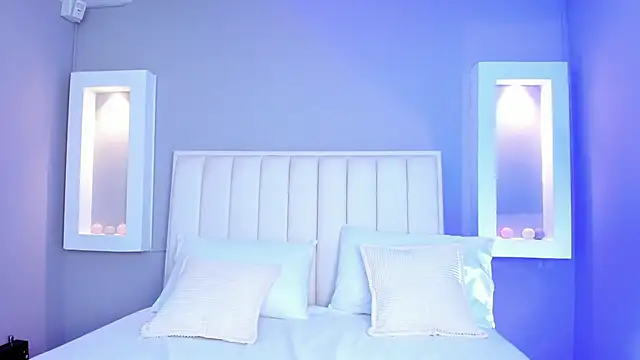 HannaPaola online show from 10/25/25, 10:43