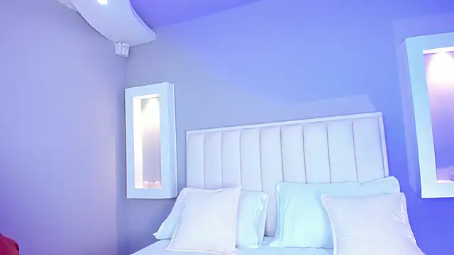 HannaPaola online show from 09/30/25, 10:49