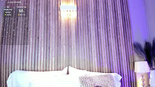 HannaPaola online show from 12/17/25, 10:37