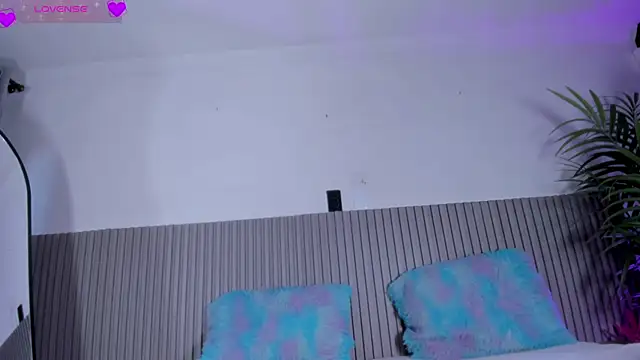 valentina lux online show from 04/07/26, 08:10