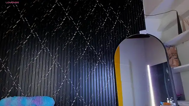 valentina lux online show from 10/04/25, 07:04