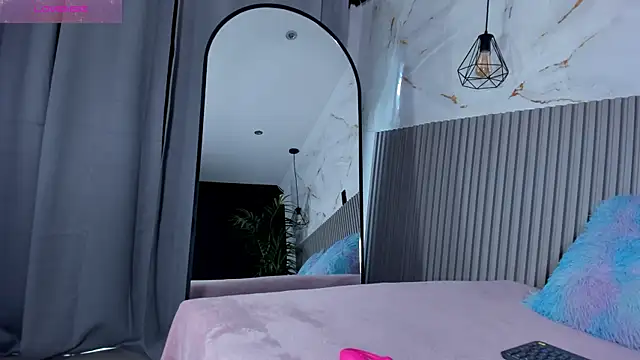 Snapshot of valentina_lux chatting on 06/29/26, 07:35 valentina lux online show from 06/29/26, 07:35
